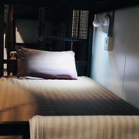 Wild Ones Hostel Bangkok Exterior photo