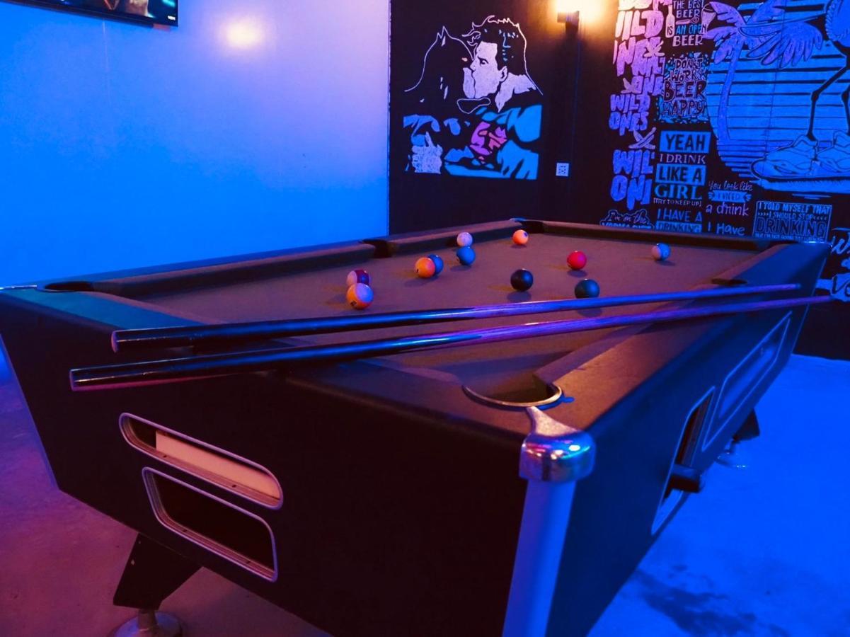 Wild Ones Hostel Bangkok Exterior photo