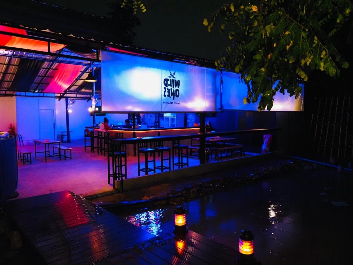 Wild Ones Hostel Bangkok Exterior photo