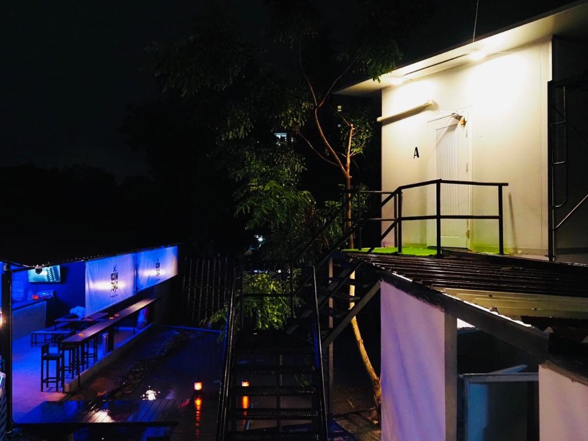 Wild Ones Hostel Bangkok Exterior photo