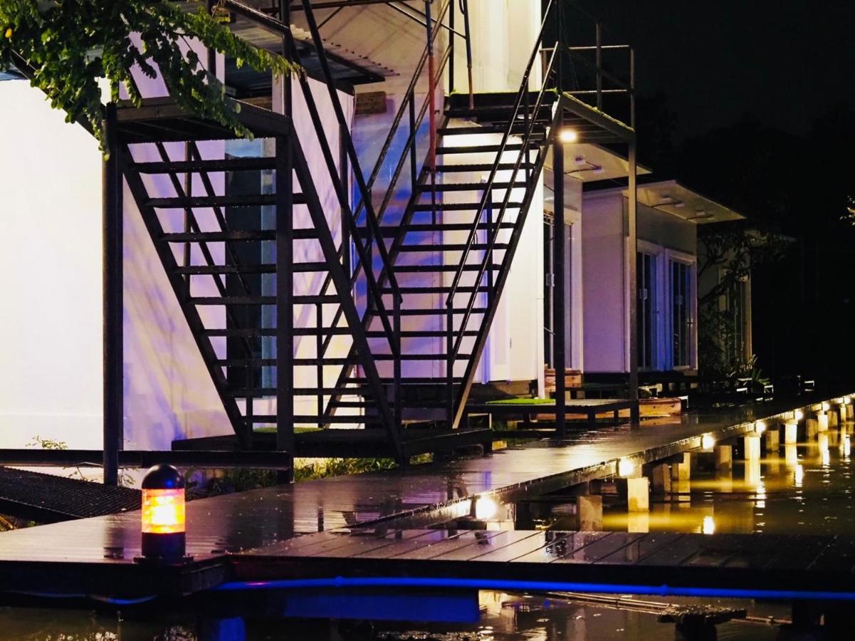 Wild Ones Hostel Bangkok Exterior photo
