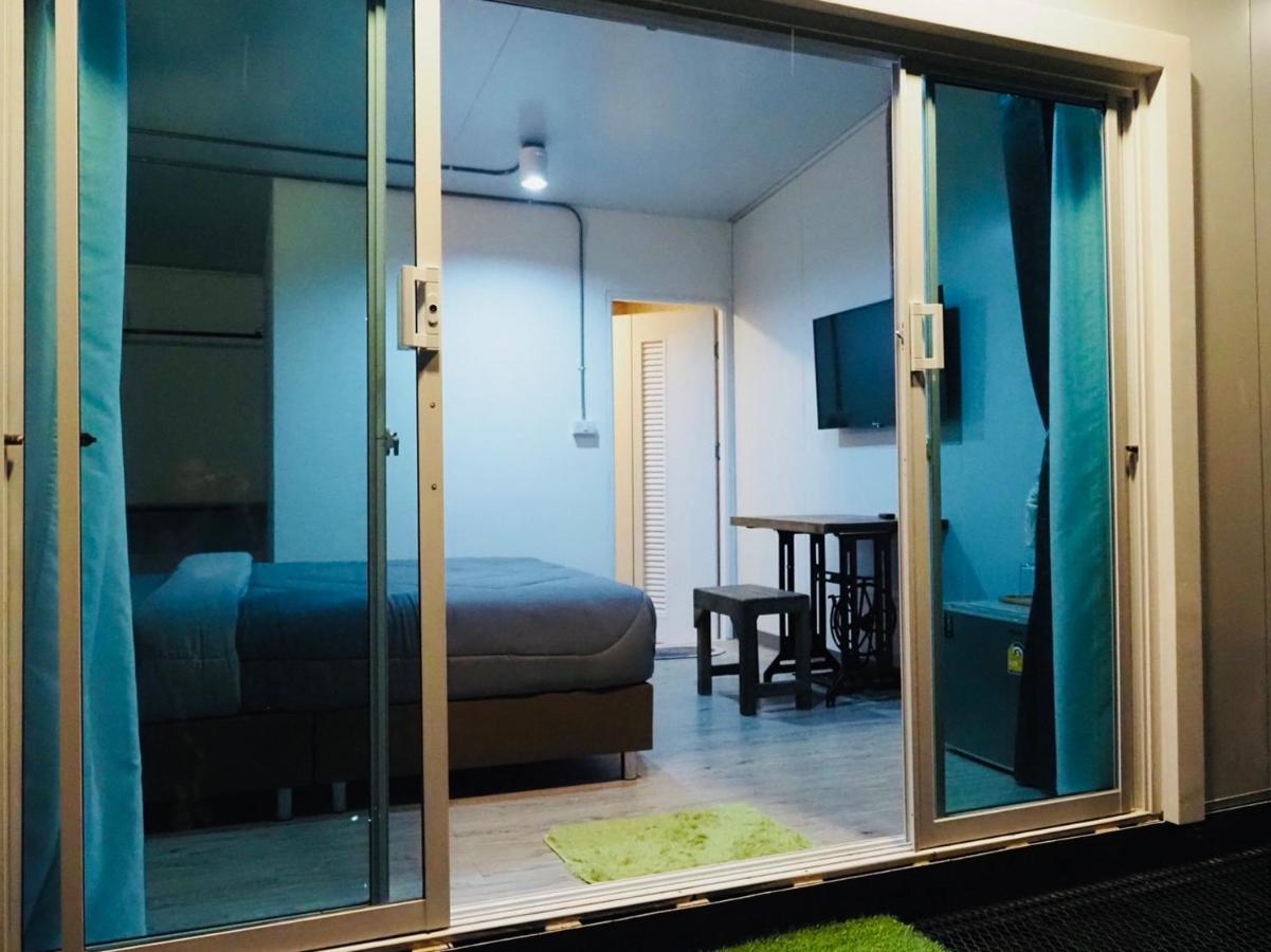 Wild Ones Hostel Bangkok Exterior photo