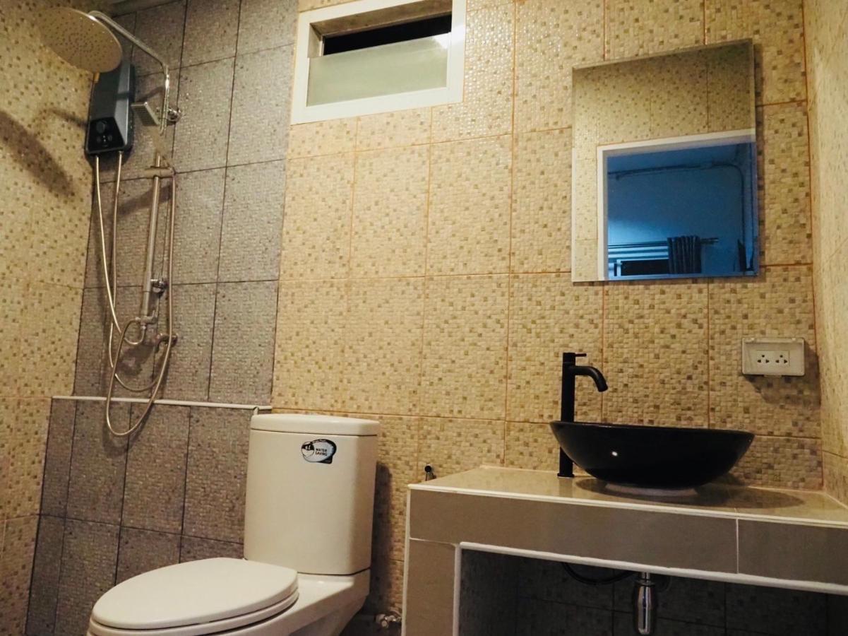 Wild Ones Hostel Bangkok Exterior photo
